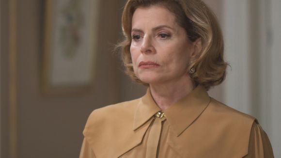 Resumo da novela 'Vale Tudo', capítulo de sexta-feira, 5 de setembro: mãe de Leonardo e Afonso, Odete Roitman constrange família com surpresa em reunião