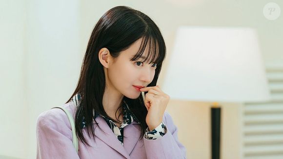 Shin Min-a tem 41 anos da vida real, idade maior do que muitas de suas personagens