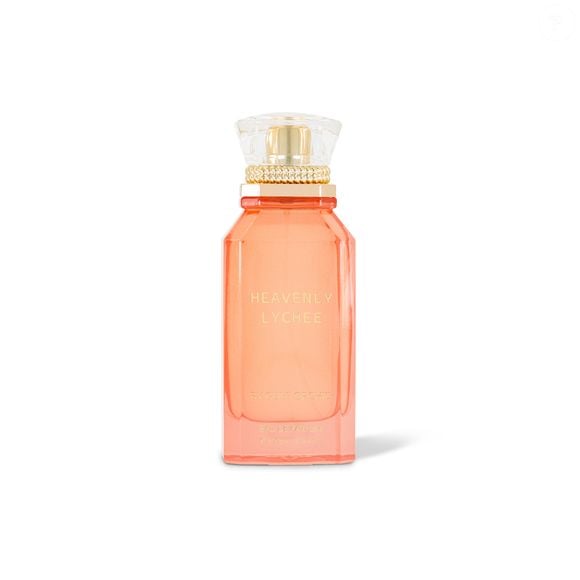Lançado em 2025, Heavenly Lychee é um perfume compartilhável que traduz leveza, frescor e alegria em forma de fragrância.