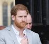 Segundo a revista People, o reencontro de Príncipe Harry com Rei Charles III representa um passo importante na tentativa de reconstruir os laços familiares, mas também evidencia que antigas tensões dentro da família real ainda estão longe de serem completamente superadas