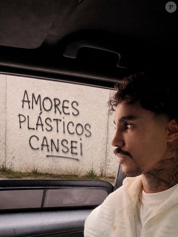 Mc Livinho não falou abertamente sobre o possível fim do casamento