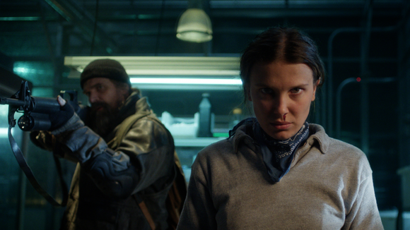 'Páginas e páginas de acusações': Millie Bobby Brown faz denúncia contra David Harbour, seu pai em 'Stranger Things'