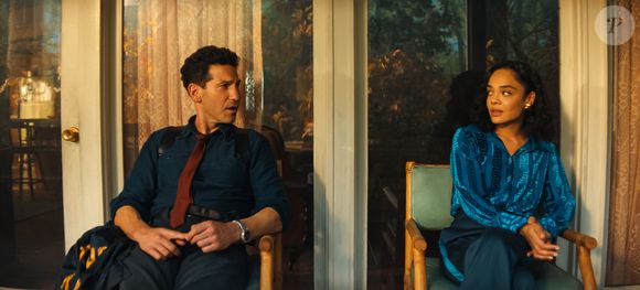 Acontece que o policial é ninguém menos que seu ex-marido, de quem teve uma separação traumática