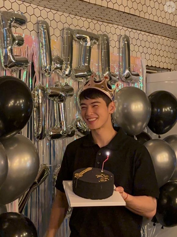 Cha Eun-woo também se lamentou sobre a polêmica e pediu desculpas por ter decepcionado os fãs