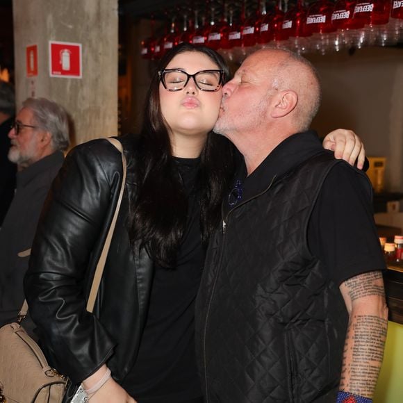 Filha de Jayme Monjardim, Maysa, 14 anos, ganhou beijo do pai em aniversário do diretor