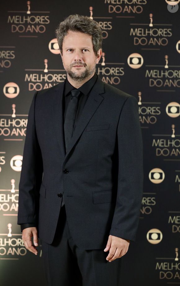 Selton Mello fez confissão em 2010 sobre preguiça: “Sou muito preguiçoso e cinema dá mais agilidade. A gente termina um filme em um mês e meio. Em um ano, dá para fazer três filmes e ainda tirar férias. Na televisão isso não acontece porque as novelas são obras longas”, declarou ele.