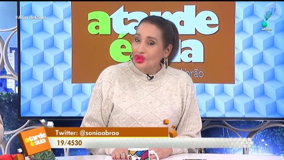 Sonia Abrão chupando chupeta: no X, antigo Twitter, houve quem enxergasse que a cena foi para abafar a repercussão da prisão do empresário Sidney Oliveira