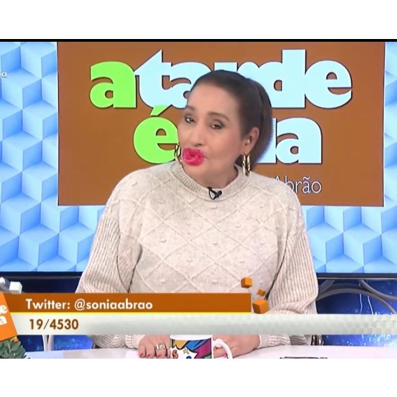 Sonia Abrão chupando chupeta: no X, antigo Twitter, houve quem enxergasse que a cena foi para abafar a repercussão da prisão do empresário Sidney Oliveira