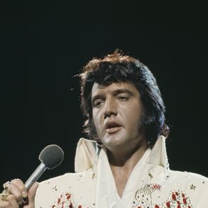 Elvis Presley morreu em 1977, mas os detalhes sombrios de seus últimos dias ainda chocam o mundo quase 48 anos depois