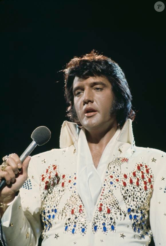 Elvis Presley morreu em 1977, mas os detalhes sombrios de seus últimos dias ainda chocam o mundo quase 48 anos depois