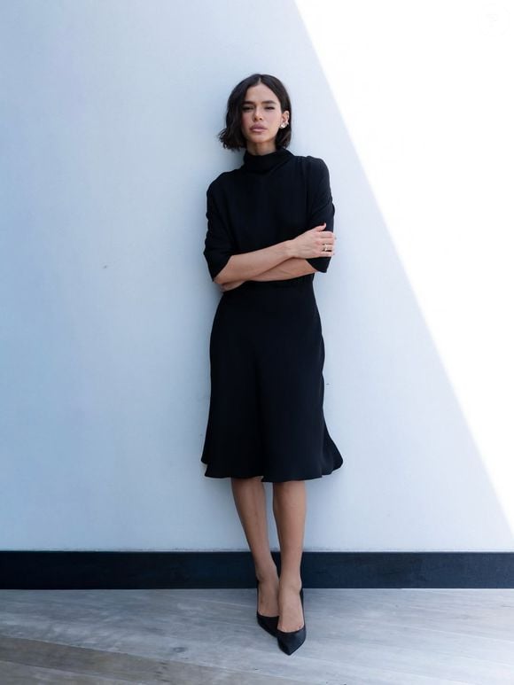 Uma curtida da atriz em um comentário de fã no Instagram, elogiando sua postura de 'ensinar em silêncio' e não negociar princípios, dividiu opiniões e provocou críticas entre internautas