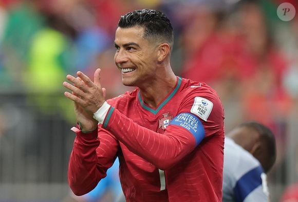 Cristiano Ronaldo foi de criticado a herói em apenas uma rodada da Copa do Mundo de 2026. Depois do empate com a RD Congo, o atacante brilhou contra o Uzbequistão e escreveu mais um capítulo histórico