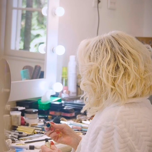 Em novo episódio da série 'Aprendi Vivendo', Ana Maria Braga falou sobre envelhecimento, autoestima e autenticidade. A apresentadora refletiu sobre a passagem do tempo e a relação das mulheres com a própria imagem