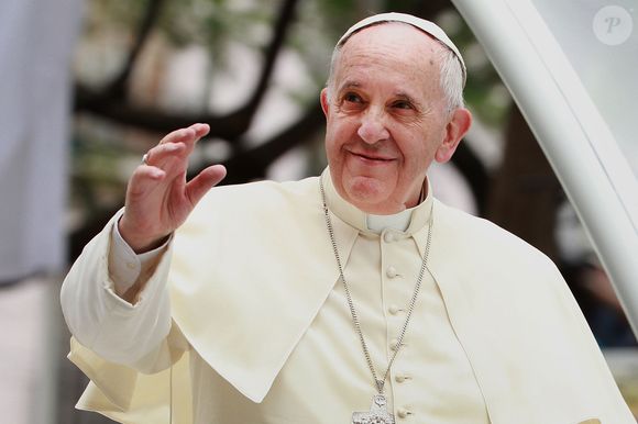 Papa Francisco passou 38 dias internado, entre fevereiro e março
