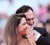 Quentin e Daniella Tarantino roubaram a cena ao chegarem agarradinhos pelos evento que começou nesta terça-feira (13).