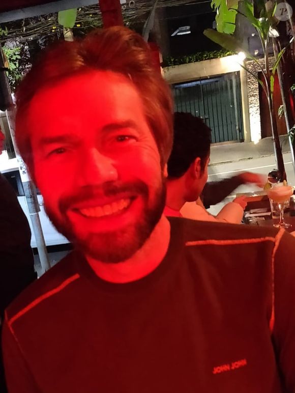 Ulisses Campbell revelou no podcast ‘Cortesia’ que a menina descobriu a verdade sobre a mãe em uma festa de colégio