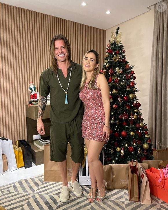 Wanessa Camargo escolheu vestido estampado para Natal com o namorado, Dado Dolabella