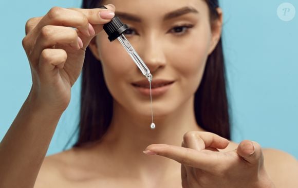 Derivado da vitamina A, o retinol é excelente para melhorar a textura da pele, suavizar rugas, reduzir manchas e até ajudar no controle da oleosidade