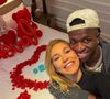 Em seu texto, Vini Jr. brinca com o fato de Virgínia cuidar dele, a elogia como mãe e mulher e, por fim, diz que ela "é foda"