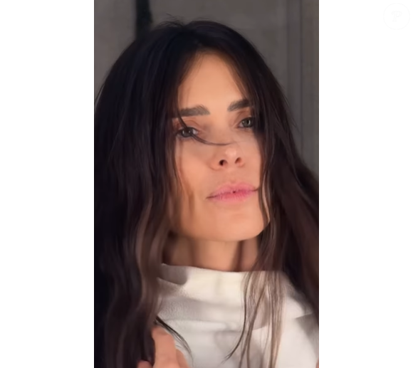 'Raspar a cabeça é mais fácil', Carolina Dieckmmann brinca ao fazer mudança radical de loira para morena
