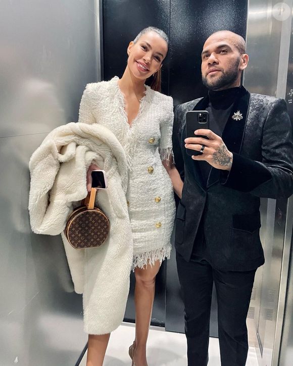 "Convido vocês a pararem de descarregar seu ódio em pessoas que vocês não conhecem, e se educarem, para que não precisem morder a língua, o que às vezes pode envenenar sua vida", escreveu