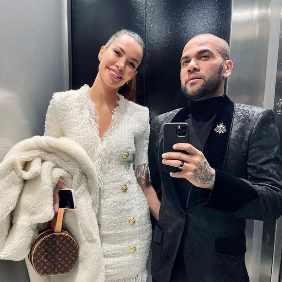 "Convido vocês a pararem de descarregar seu ódio em pessoas que vocês não conhecem, e se educarem, para que não precisem morder a língua, o que às vezes pode envenenar sua vida", escreveu