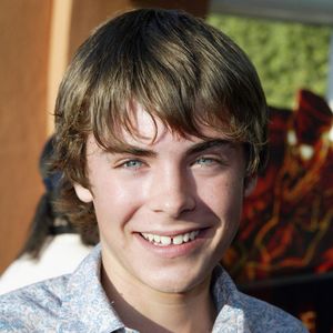 2004: Zac Efron fazia uma de suas primeiras aparições públicas no início da fama