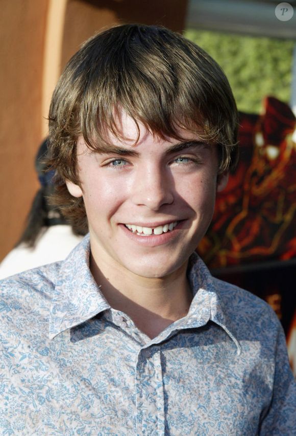 2004: Zac Efron fazia uma de suas primeiras aparições públicas no início da fama