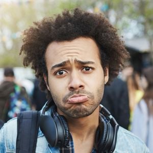 A amizade verdadeira era vista por Aristóteles como um vínculo baseado no bem mútuo, sem interesses ou vantagens. Uma reflexão que continua inspirando debates sobre felicidade e relações humanas