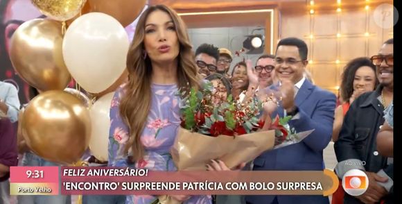 Patrícia Poeta caiu no choro ao receber uma homenagem pelos 25 anos de TV Globo e pelo aniversário de 49 anos