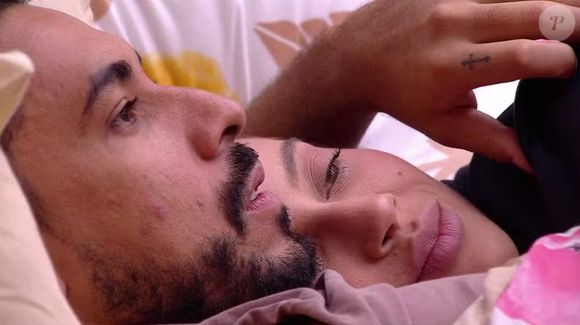 Renata, no entanto, assumiu que após muitos dias de confinamento 'a carne é fraca'