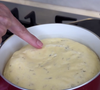 Quando estiver com esse aspecto pré-assado, vire o pão para assar do outro lado