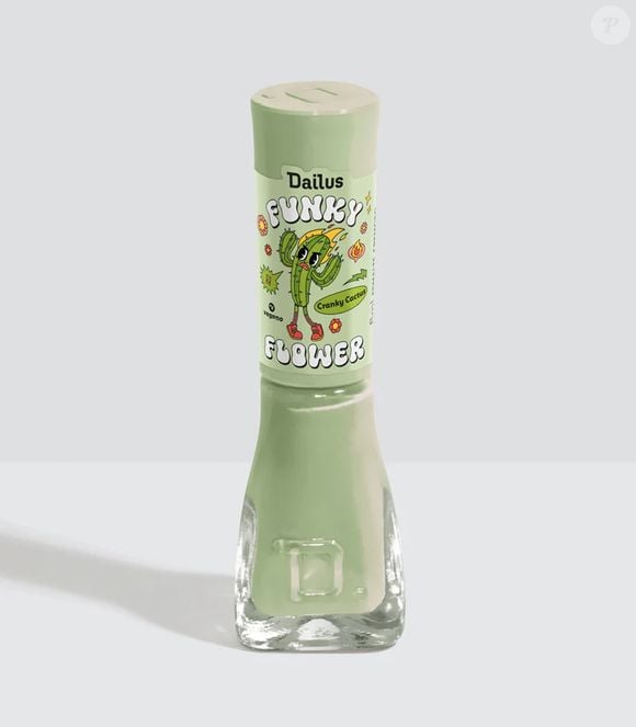 O primeiro destaque vai para o esmalte “Cranky Cactus”, da coleção Funky Flower, da Dailus. O tom verde pastel clarinho surge como alternativa para quem prefere entrar no clima da Copa de maneira delicada e elegante