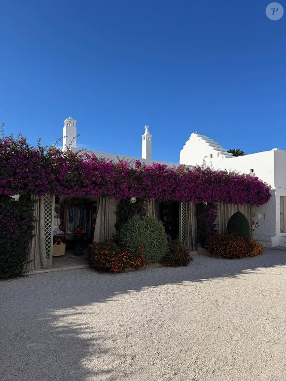 Bruna Marquezine está hospedada no Masseria Torre Maizza, hotel cinco estrelas localizado em Savelletri di Fasano