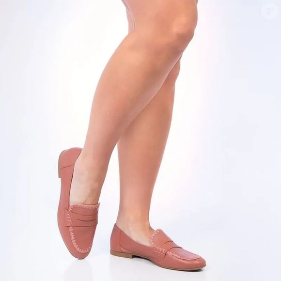 Além do azul, o modelo também está disponível na cor rosa claro