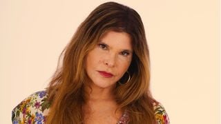'Tive que me conter': aos 62 anos e com mais de três décadas de carreira, Cristiana Oliveira expõe a maior dificuldade para fazer sua 1ª novela vertical, 'Então é amor?'