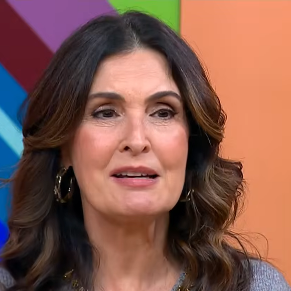 'Muito desumano'. Foi assim que Fátima Bernardes definiu a escala 6x1 durante participação no programa “Sem Censura”, da TV Brasil. De acordo com a apresentadora, a rotina impede descanso, lazer e convivência familiar