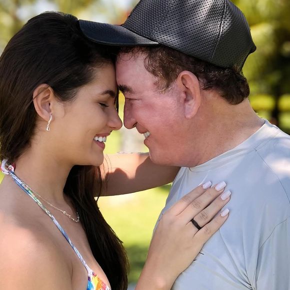 Amado Batista e Calita Franciele se casaram há poucos dias em uma cerimônia civil e religiosa