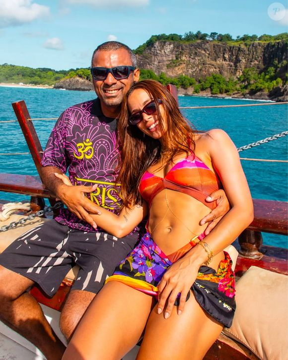Depois de diversas comemorações, Anitta reuniu familiares e amigos em uma viagem especial, onde posou com moda praia