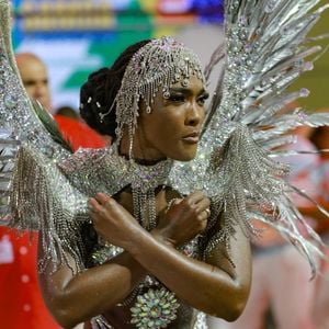 Carnaval 2026: Erika Januza é um dos destaques da Viradouro, primeira escola a fazer ensaio técnico na Sapucaí nos domingos 1º e 8 de fevereiro de 2026 às 19h