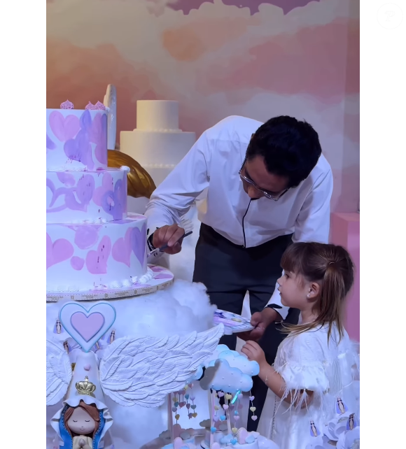 Maria Alice, filha de Virginia Fonseca e Zé Felipe, chegou a auxiliar na pintura e decoração de seu bolo.
