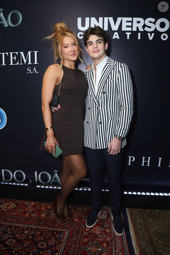 Rodrigo Silva confirma o romance com Daia de Paula, mas não rotula. ‘Só quem sabe, sabe… Ainda estamos vendo isso aí…’, disse ele em depoimento publicado pela revista Quem