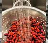 Segundo Kariny Elias, a receita leva apenas feijão vermelho, água e algumas horas de molho, antes de o alimento ser cozido por aproximadamente 15 minutos na panela de pressão