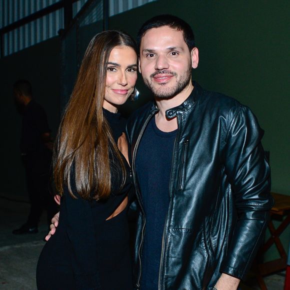 Atualmente, Deborah Secco está namorando o produtor musical Dudu Borges.