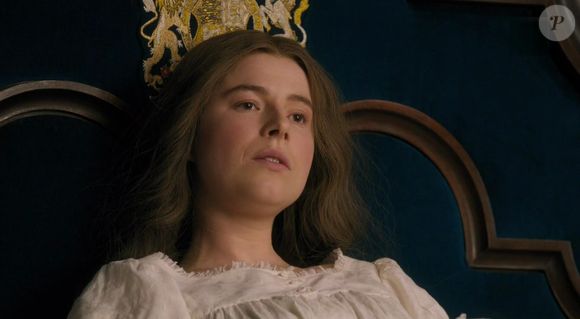 Para viver a Rainha Victoria de 'Dolittle', Jessie Buckley usou uma peruca comprida na cor castanha