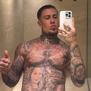 Esta é uma das fotos mais recentes de MC Daniel, super definido e com a beleza mais destacada