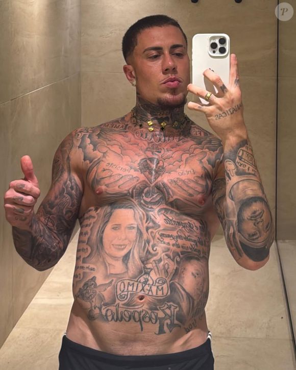 Esta é uma das fotos mais recentes de MC Daniel, super definido e com a beleza mais destacada