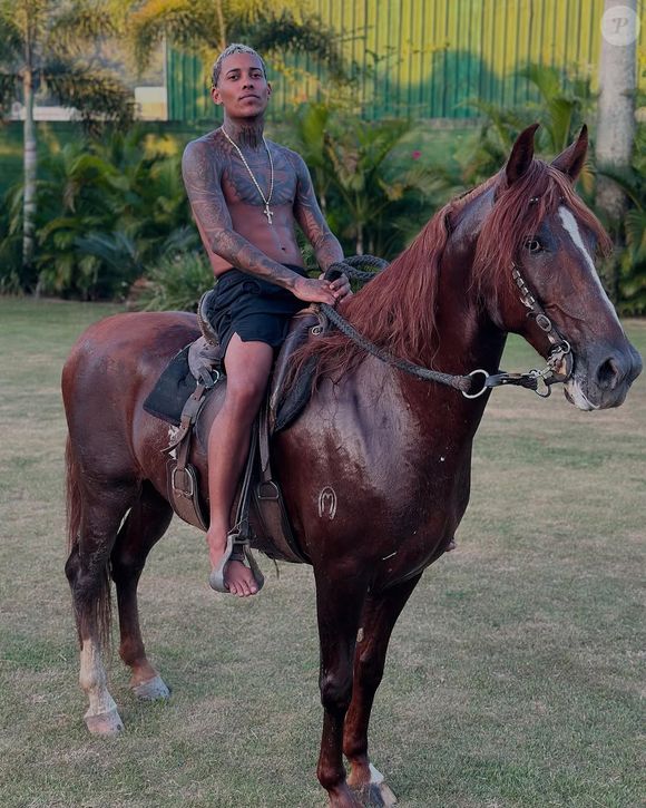 MC Poze do Rodo deve entregar o passaporte