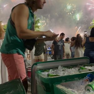 Daniel Erthal trabalhou como vendedor ambulante de cerveja pelas ruas do Rio de Janeiro durante o réveillon