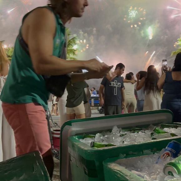 Daniel Erthal trabalhou como vendedor ambulante de cerveja pelas ruas do Rio de Janeiro durante o réveillon